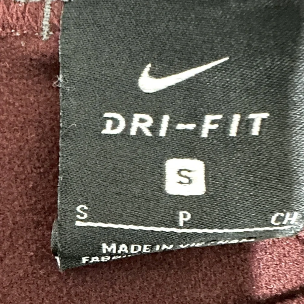 🛍️ NIKE Pro Dri - Fit maroon color with black logo new condition.